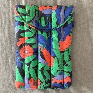 Baggu 13 in laptop sleeve midnight fern